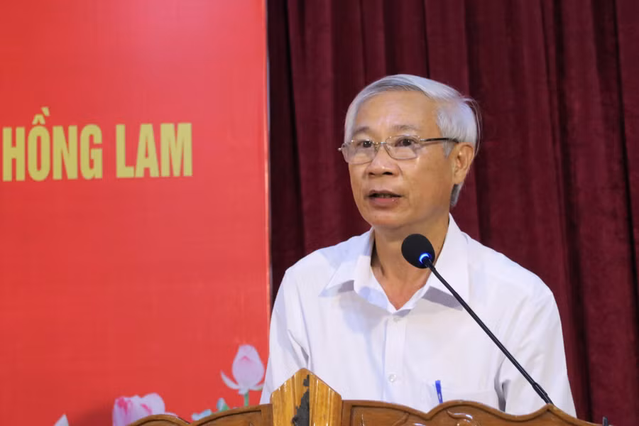 Ông Đoàn Đình Anh - Chủ tịch Hội Khuyến học Hà Tĩnh báo cáo tại buổi lễ.