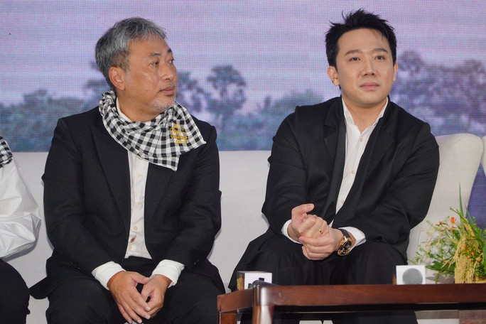 Đạo diễn Nguyễn Quang Dũng và Trấn Thành. Đạo diễn Nguyễn Quang Dũng và Trấn Thành.