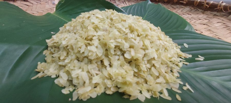 Cốm mộc có màu hanh vàng.