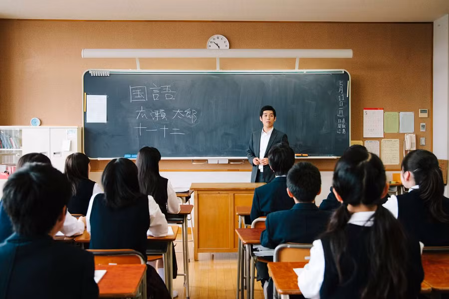 Giáo viên Nhật Bản phải làm việc quá số giờ quy định.