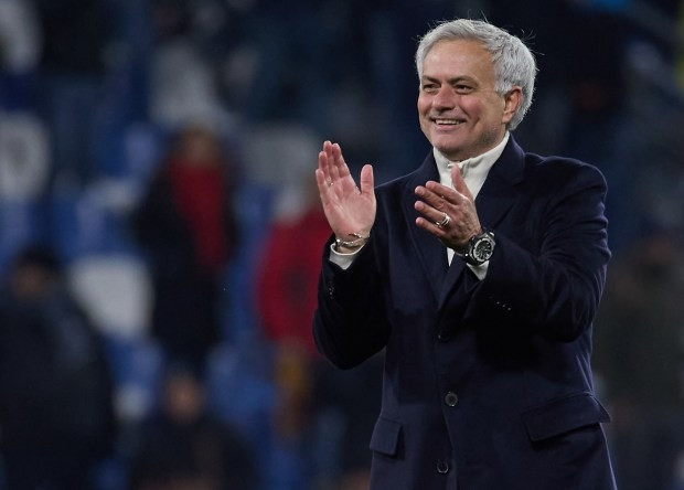 HLV Jose Mourinho được ủng hộ để thay thế Xavi tại Barcelona.