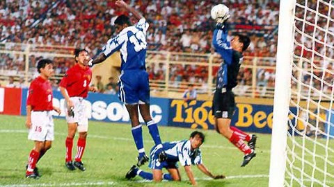 Bàn thắng tại Tiger Cup 1998 của Sasi Kumar khiến anh có được biệt danh "Cái lưng của Chúa" và trở thành huyền thoại sống của bóng đá Singapore.