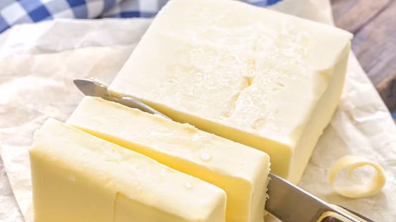 Bơ có nhiều chất béo bão hòa, có thể làm tăng cholesterol xấu và dễ mắc bệnh tim hơn.