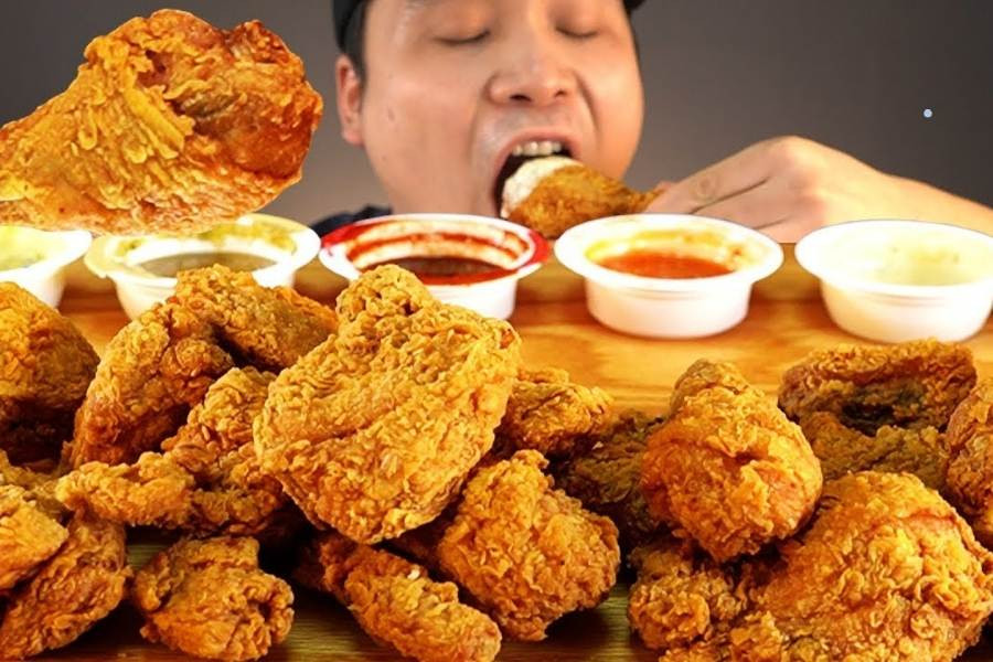 Gà rán chứa rất nhiều calo, chất béo và natri..sẽ làm tăng tỷ lệ mắc bệnh suy tim. Gà rán chứa rất nhiều calo, chất béo và natri..sẽ làm tăng tỷ lệ mắc bệnh suy tim.