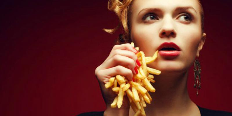 Khoai tây chiên có nhiều chất béo và muối, đây là một thực phẩm có hại cho tim mạch. Khoai tây chiên có nhiều chất béo và muối, đây là một thực phẩm có hại cho tim mạch.