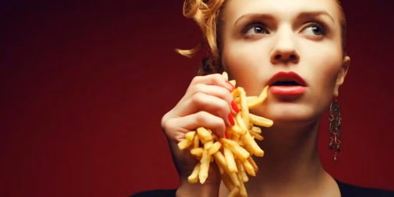 Khoai tây chiên có nhiều chất béo và muối, đây là một thực phẩm có hại cho tim mạch.