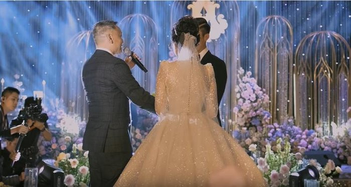 Sau đám cưới siêu khủng, Quỳnh Anh gây xúc động khi lần đầu tiết lộ về tính cách đặc biệt ông bố chủ tịch ảnh 2