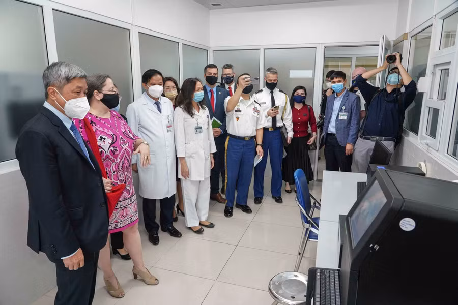 Giải trình tự Gen giúp phát hiện các đột biến Gen và các Gen lạ có thể là nguy cơ gây bệnh trên cơ thể con người.