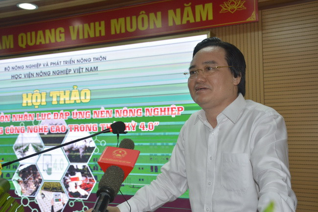 Bộ trưởng Phùng Xuân Nhạ phát biểu tại hội thảo Bộ trưởng Phùng Xuân Nhạ phát biểu tại hội thảo