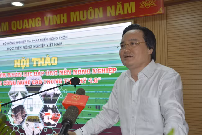 Bộ trưởng Phùng Xuân Nhạ phát biểu tại hội thảo