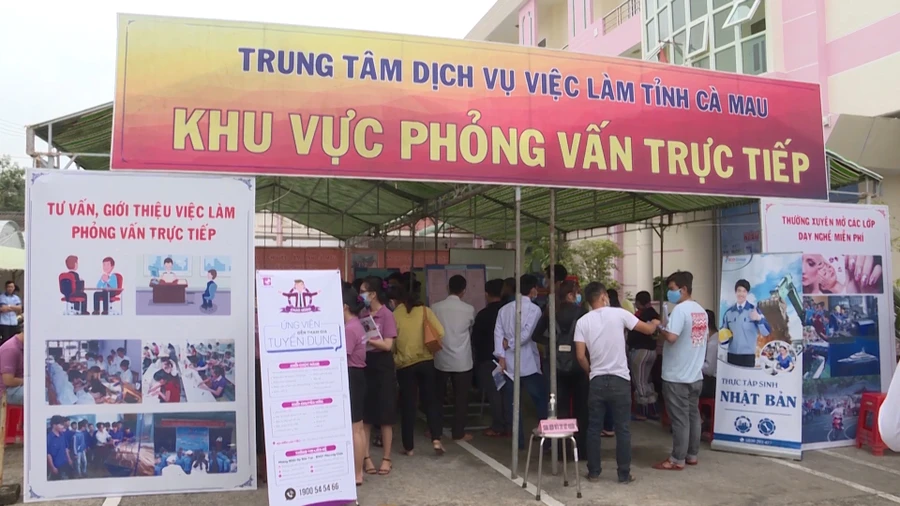 Người dân có nhu cầu đi xuất khẩu lao động nước ngoài nên liên hệ với Trung tâm Dịch vụ việc làm để được tư vấn.