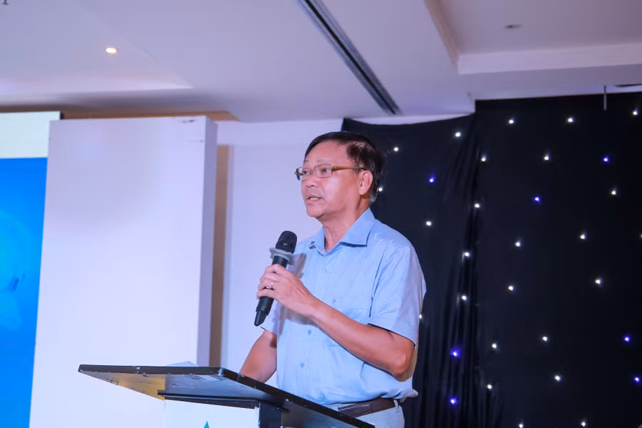 Ông Trần Song – Phó Chủ tịch Thường trực UBND TP Huế, Giám đốc BLQ Dự án “Huế - Đô thị giảm nhựa ở miền Trung Việt Nam” phát biểu tại cuộc thi.