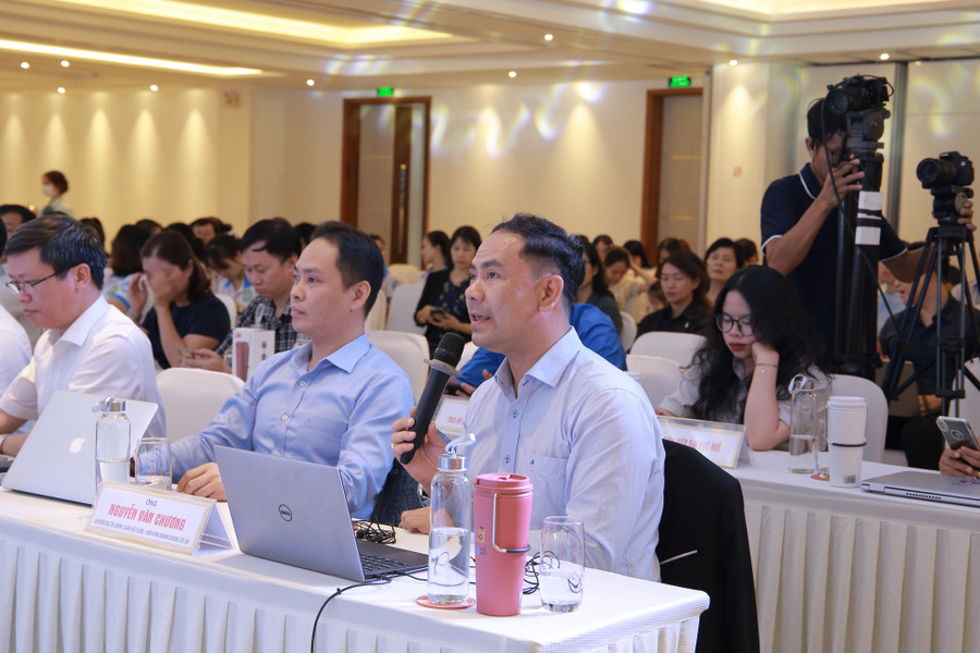 Ban Giám khảo trao đổi, nhận xét, đánh giá các dự án của thí sinh tại vòng chung kết cuộc thi Sáng kiến giảm thiểu rác thải nhựa - Huế 2023. (Ảnh: Hoàng Hải). Ban Giám khảo trao đổi, nhận xét, đánh giá các dự án của thí sinh tại vòng chung kết cuộc thi Sáng kiến giảm thiểu rác thải nhựa - Huế 2023. (Ảnh: Hoàng Hải).