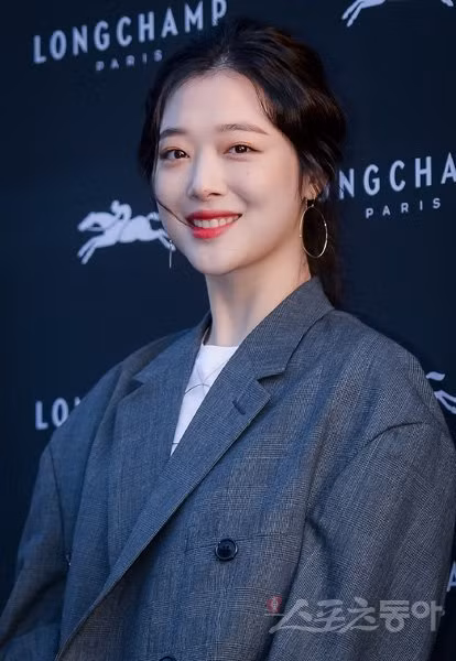 Anh trai Sulli bức xúc tiết lộ bố mẹ tranh chấp tài sản của em gái: Knet phẫn nộ! ảnh 5