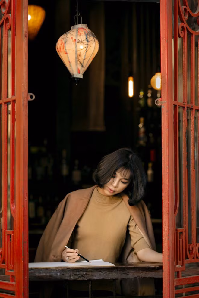 vo 8x xinh nhu hoa hau cua giam doc vtv24 quang minh he lo qua khu it nguoi biet - 11