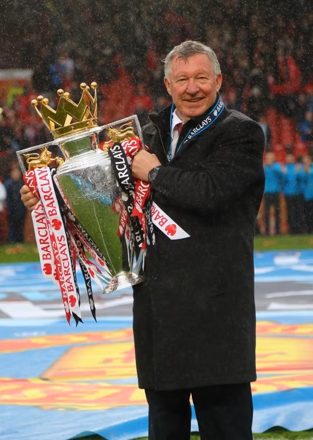 Alex Ferguson: Nhà cầm quân vĩ đại nhất mọi thời đại của Man Utd có tỷ lệ chiến thắng 59,7% khi thắng 895 trong tổng số 1.500 trận. Ông đã mang về cho Quỷ đỏ’ 13 chức vô địch Ngoại hạng Anh, 5 FA Cup, 4 League Cup, 10 Community Shields và 1 Club World Cup cùng nhiều giải khác.