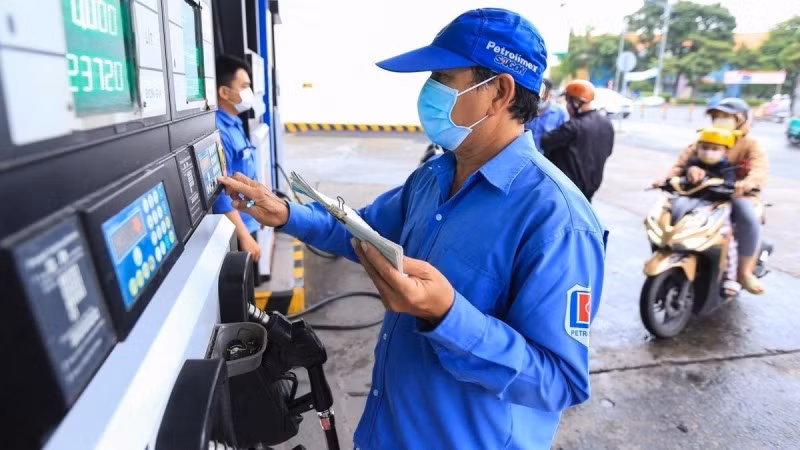 Liên Bộ Công Thương - Tài chính vừa thông báo điều chỉnh giá xăng dầu áp dụng từ 15h00 chiều 6/6.