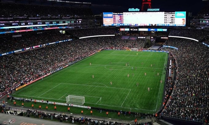 Messi còn giúp New England lập kỷ lục với 65.612 khán giả đến sân. Messi còn giúp New England lập kỷ lục với 65.612 khán giả đến sân.