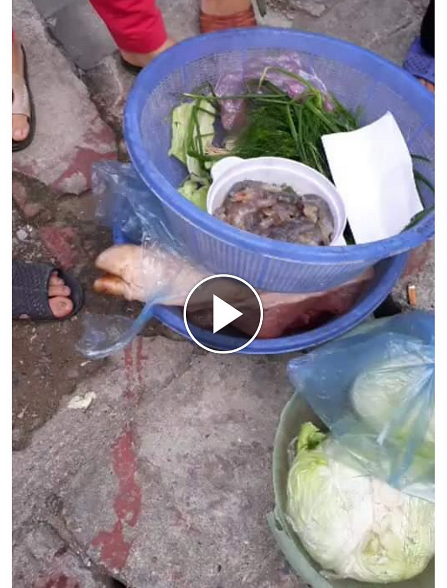 Ảnh cắt từ clip đăng tải trên tài khoản facebook Nga Nguyễn