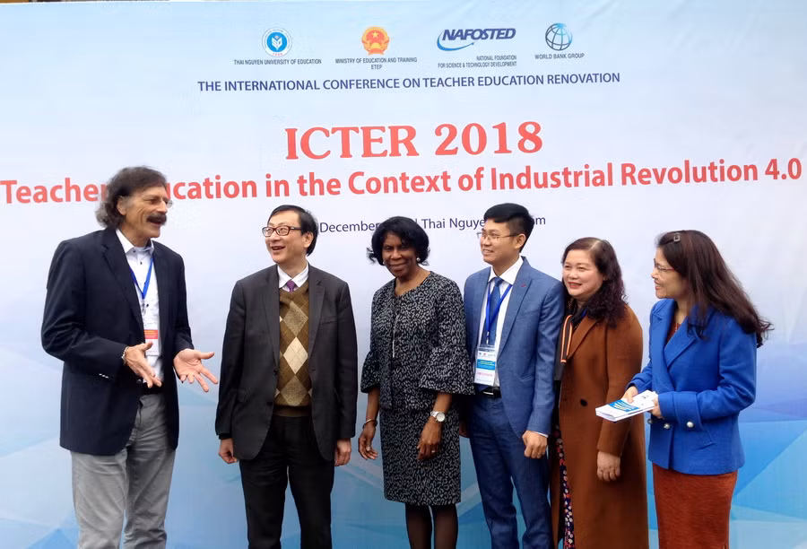 Các đại biểu trao đổi bên lề hội thảo