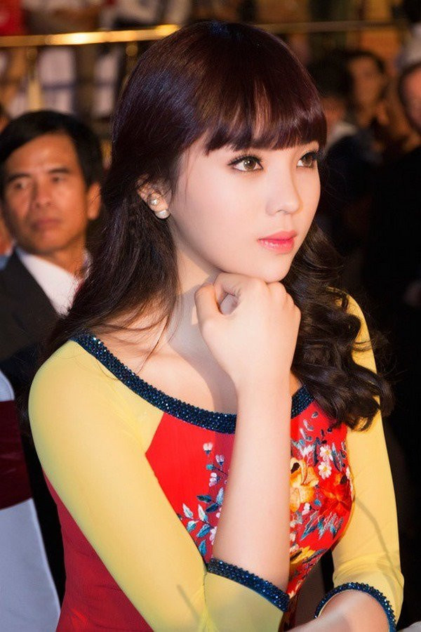 nhin lai hinh cu cua ky duyen moi thay, nhan sac nang hau nam 2019 thay doi nhieu qua! - 4
