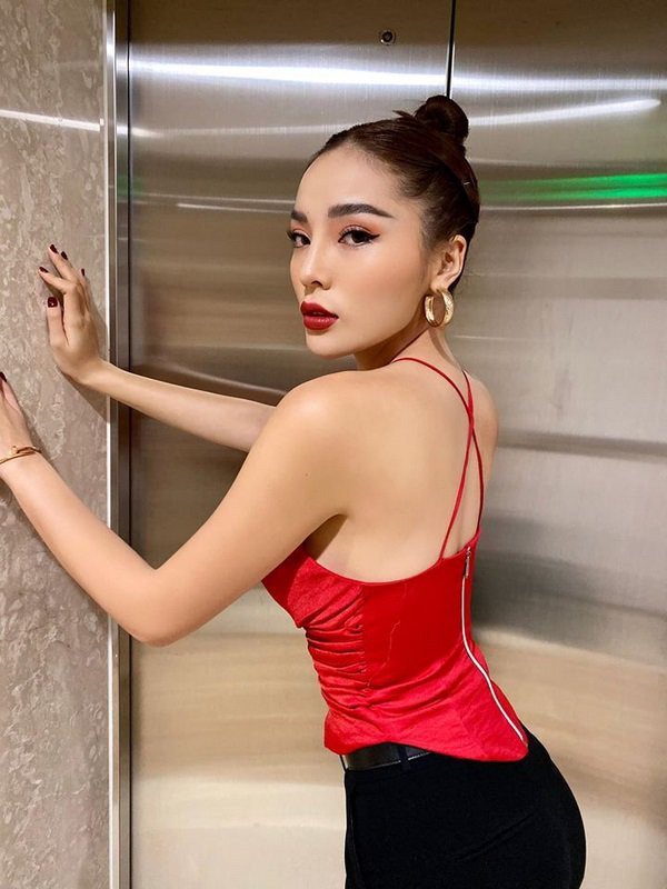 nhin lai hinh cu cua ky duyen moi thay, nhan sac nang hau nam 2019 thay doi nhieu qua! - 10