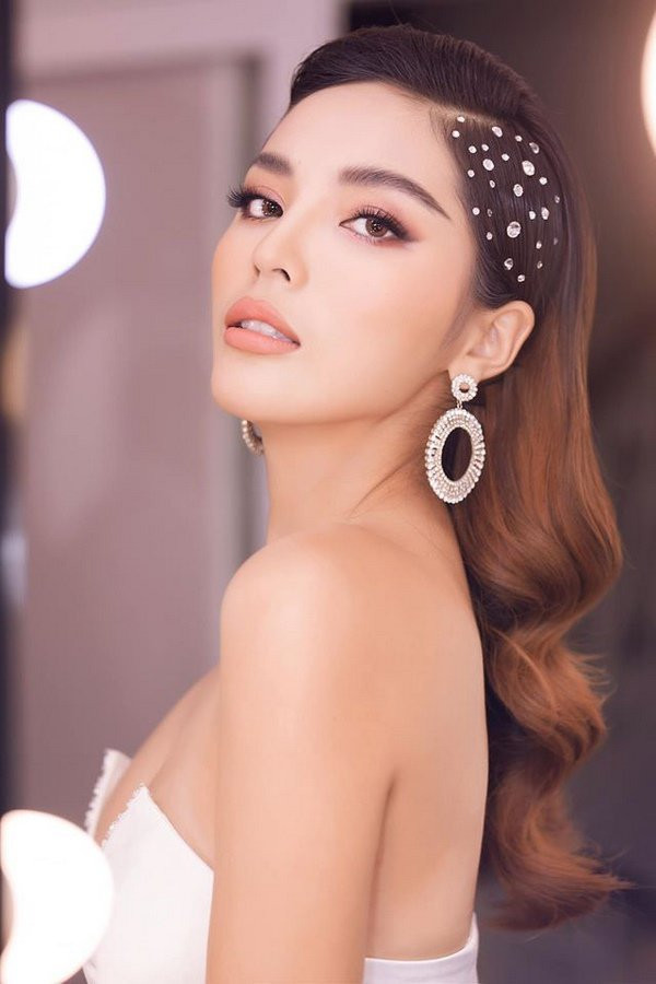 nhin lai hinh cu cua ky duyen moi thay, nhan sac nang hau nam 2019 thay doi nhieu qua! - 3