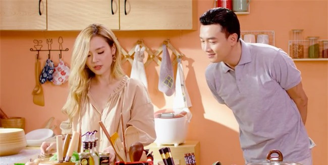 Đã điển trai còn nấu ăn ngon bảo sao Midu lại thích thú đến vậy khi đến nhà thưởng thức bữa tối do chính Quốc Trường tự tay vào bếp - Ảnh 6. Đã điển trai còn nấu ăn ngon bảo sao Midu lại thích thú đến vậy khi đến nhà thưởng thức bữa tối do chính Quốc Trường tự tay vào bếp - Ảnh 6.