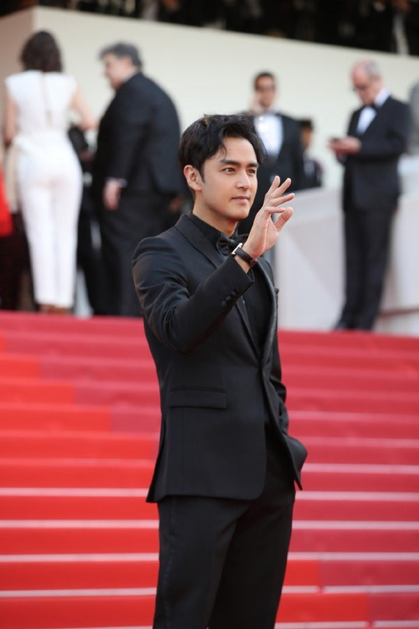 Anh trai “Hoàng tử ếch” Minh Đạo giết vợ con rồi tự tử ảnh 3 tin duoc khong, anh trai "hoang tu ech" minh dao giet vo con roi tu tu - 5