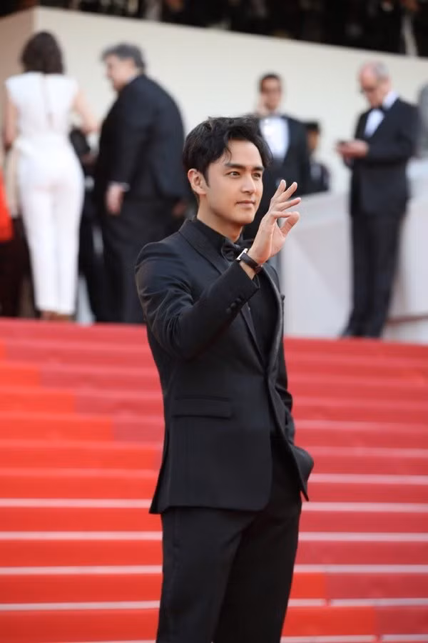 Anh trai “Hoàng tử ếch” Minh Đạo giết vợ con rồi tự tử ảnh 3 tin duoc khong, anh trai "hoang tu ech" minh dao giet vo con roi tu tu - 5