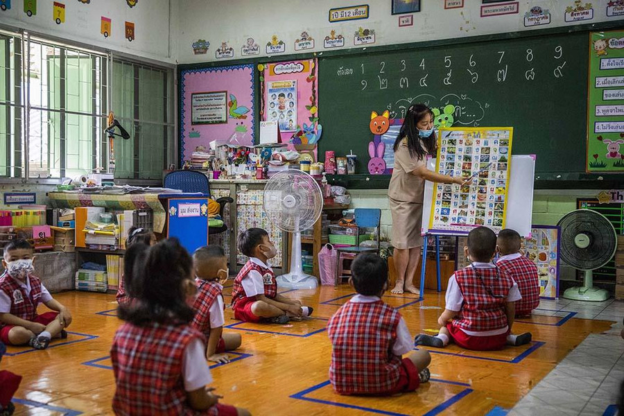 Một lớp mẫu giáo tại Trường quốc tế Niyom Songkhrao Thái Lan. Một lớp mẫu giáo tại Trường quốc tế Niyom Songkhrao Thái Lan.