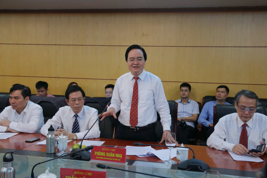 Bộ trưởng Phùng Xuân Nhạ phát biểu tại lễ kí kết. Ảnh Việt Hà