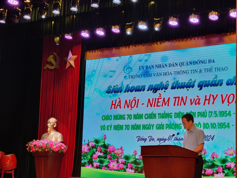 Phó Chủ tịch UBND quận Đống Đa Nguyễn Thanh Tùng phát biểu tại buổi lễ. Phó Chủ tịch UBND quận Đống Đa Nguyễn Thanh Tùng phát biểu tại buổi lễ.