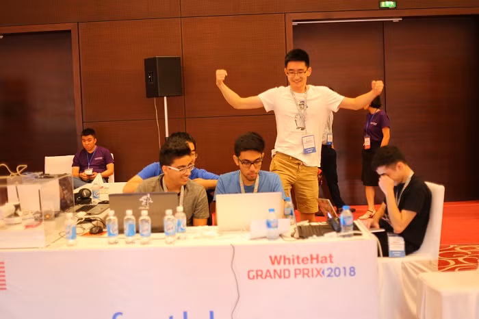 Niềm vui của một thành viên khi đội ghi điểm