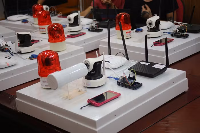 Các thiết bị IoT xuất hiện trong đề thi chung kết WhiteHat GrandPrix 2018.