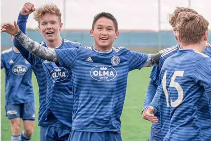 An Khánh (giữa) trong màu áo Câu lạc bộ Sigma Olomouc của CH Séc.