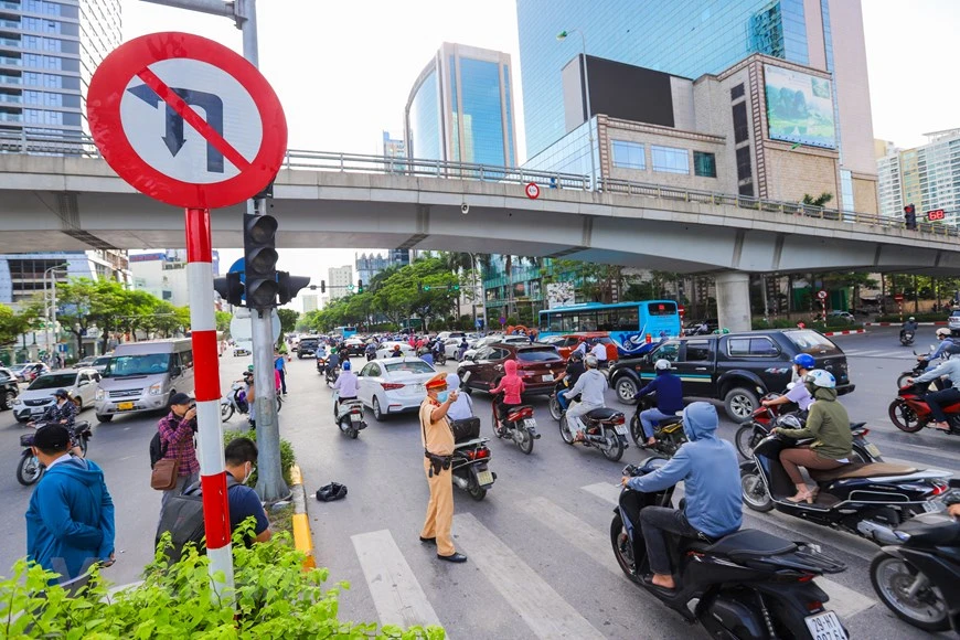 Bố trí chốt trực giảm ùn tắc giao thông tại các điểm 'nóng' dịp nghỉ lễ 2/9