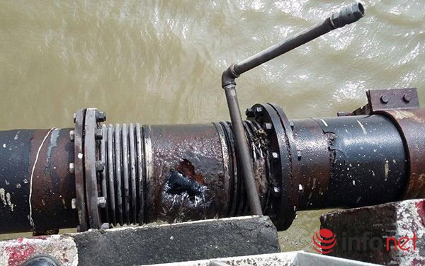 Đoạn ống bị vỡ Đoạn ống bị vỡ