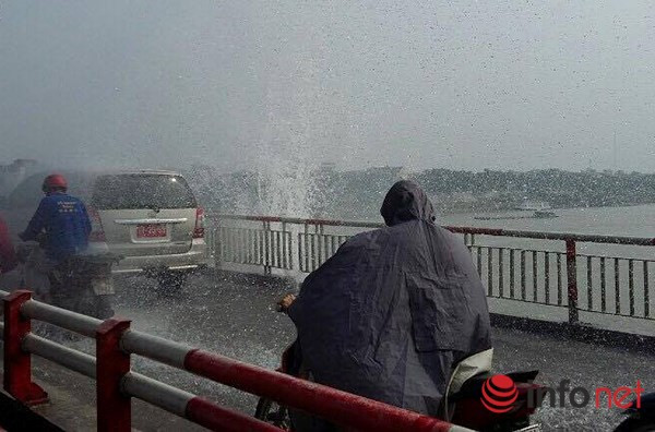 Sau khoảng 30 phút thì sự cố tạm thời được khắc phục. Sau khoảng 30 phút thì sự cố tạm thời được khắc phục.