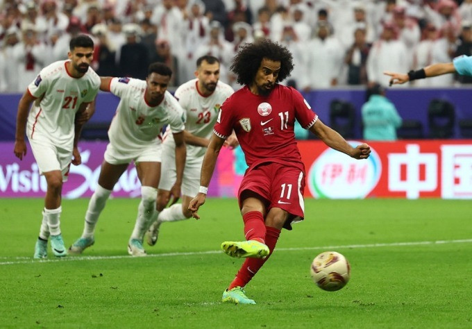 Akram Afif ghi hat-trick phạt đền và trở thành Vua phá lưới với 8 bàn tại Asian Cup 2023. Akram Afif ghi hat-trick phạt đền và trở thành Vua phá lưới với 8 bàn tại Asian Cup 2023.