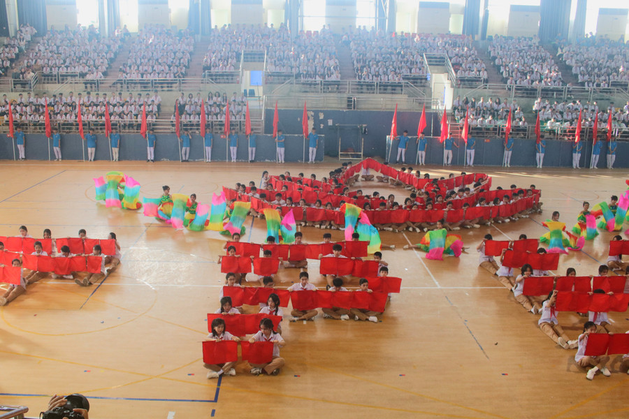 Lễ khai mạc Hội khỏe Phù đổng cấp thành phố năm 2024 với hàng nghìn học sinh tham gia.