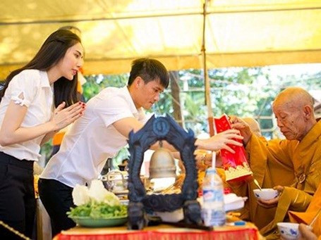 Vợ chồng Thủy Tiên, Công Vinh chia sẻ về cuộc sống ảnh 2 Vợ chồng Thủy Tiên, Công Vinh chia sẻ về cuộc sống - ảnh 1
