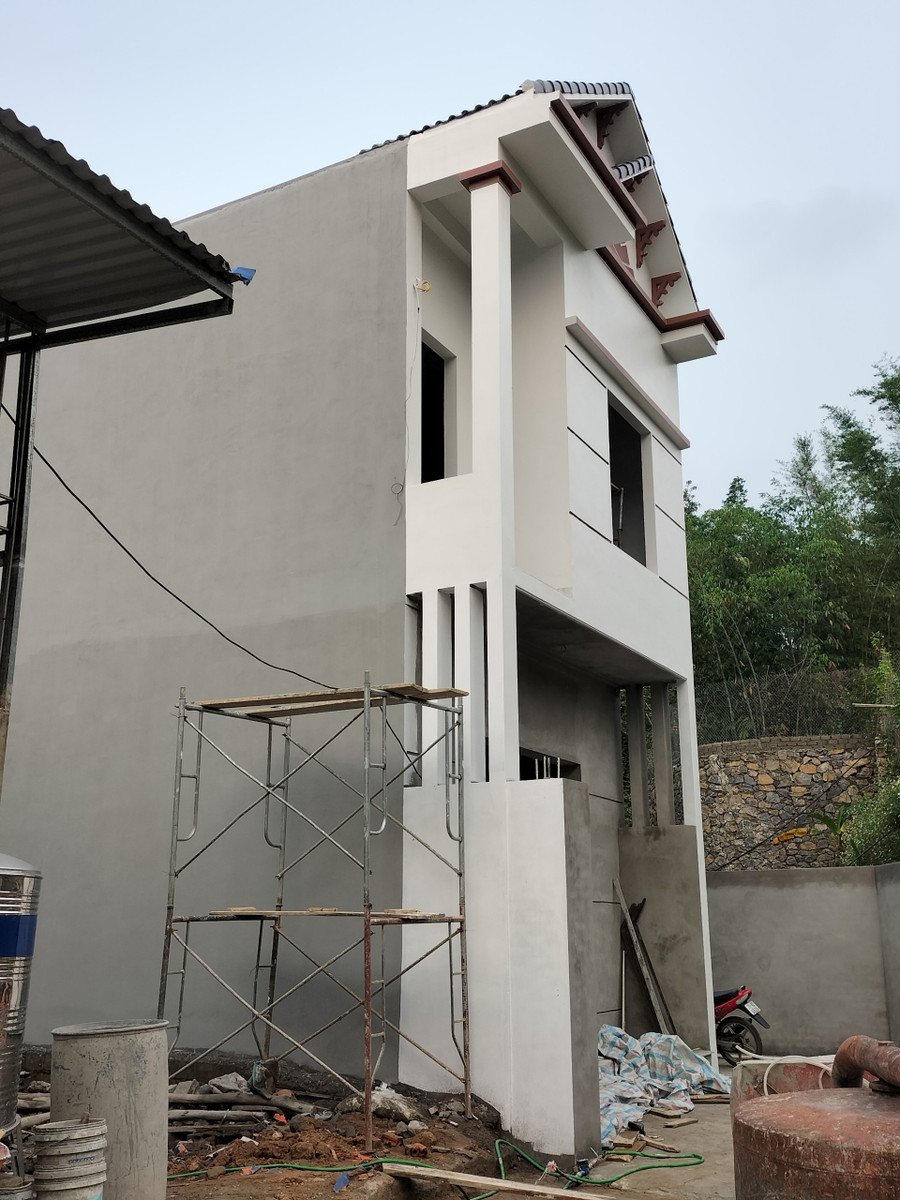 Những ngôi nhà xây hiện đại.