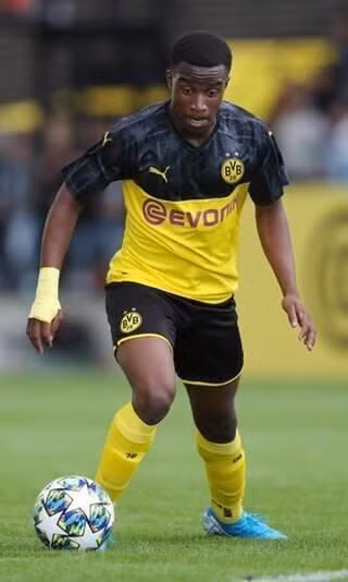 Youssoufa Moukoko (Dortmund/Đức).