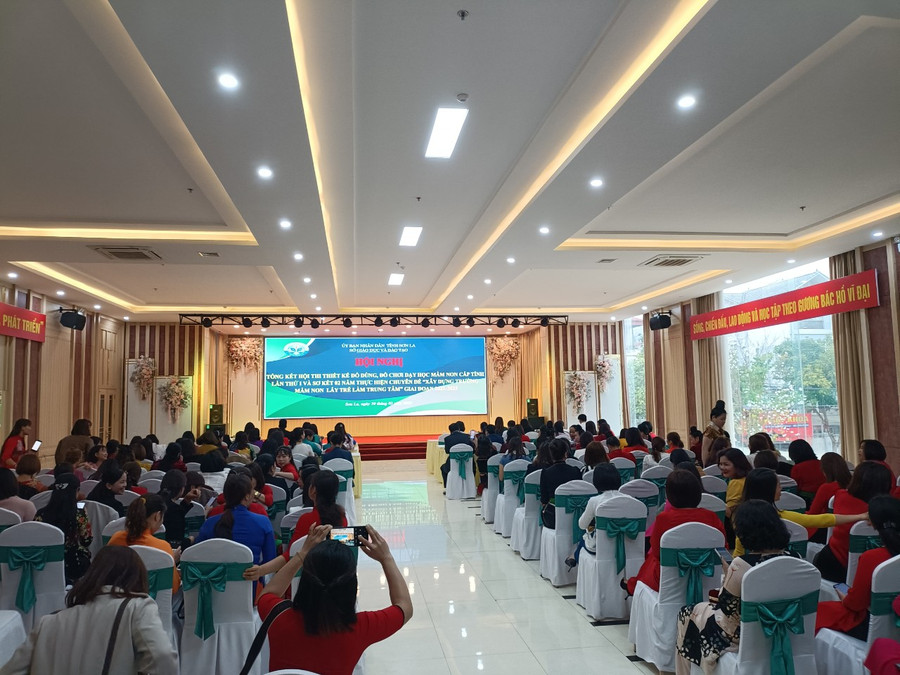 Các đại biểu đến từ 12 huyện, thành phố dự Hội thi. Các đại biểu đến từ 12 huyện, thành phố dự Hội thi.