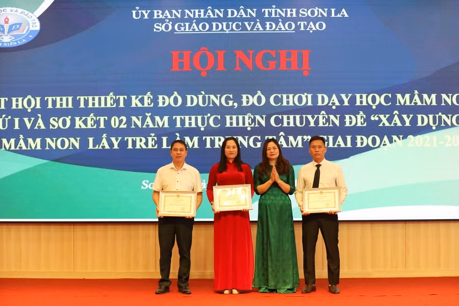 Ban tổ chức trao 3 giải nhất tại Hội thi.