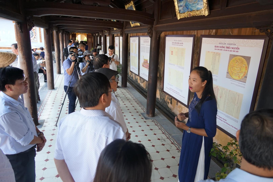 Các khách mời tham gia triển lãm Các khách mời tham gia triển lãm