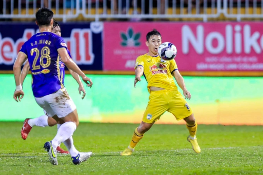 Tiền vệ Minh Vương là một trong những nội binh đáng chú ý của Hoàng Anh Gia Lai. Tiền vệ Minh Vương là một trong những nội binh đáng chú ý của Hoàng Anh Gia Lai.