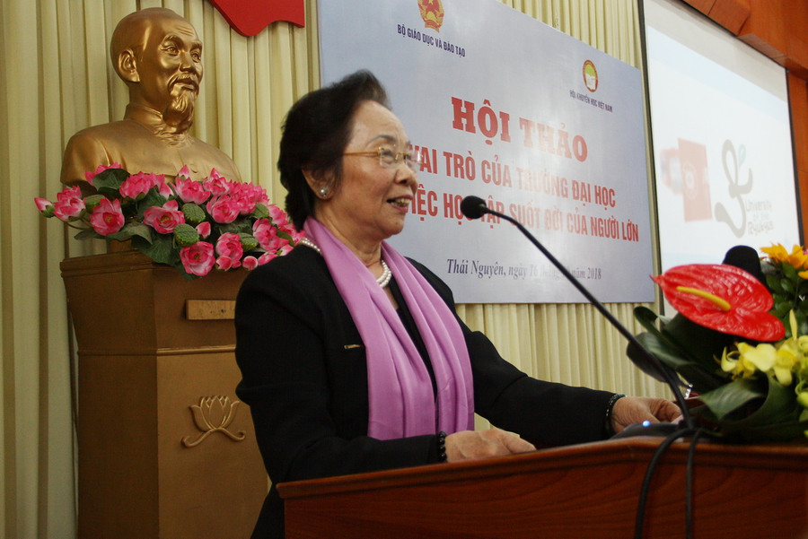 GS.TS Nguyễn Thị Doan phát biểu đề dẫn tại hội thảo GS.TS Nguyễn Thị Doan phát biểu đề dẫn tại hội thảo