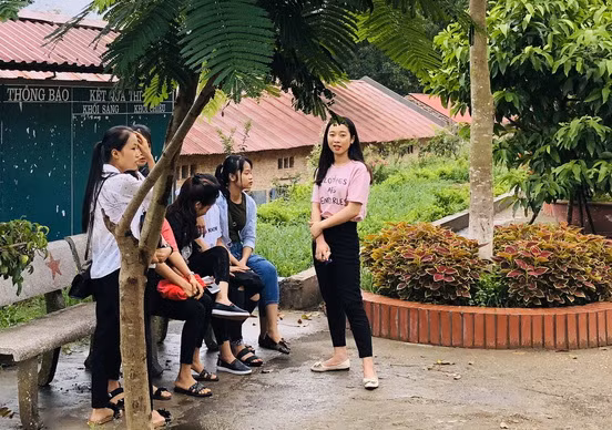 Thí sinh tại điểm thi Trường THPT Kim Xuyên